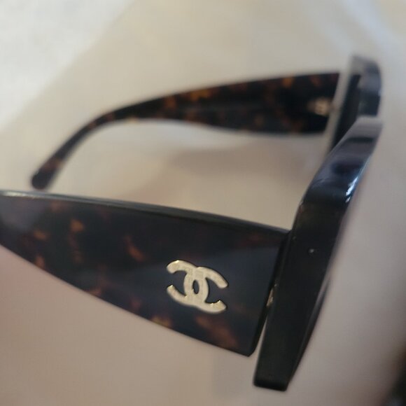 Chanel Women's Tortoise Chunky Square Frame Sunglasses With CC Logo Item #5435-A - Picture 16 of 16